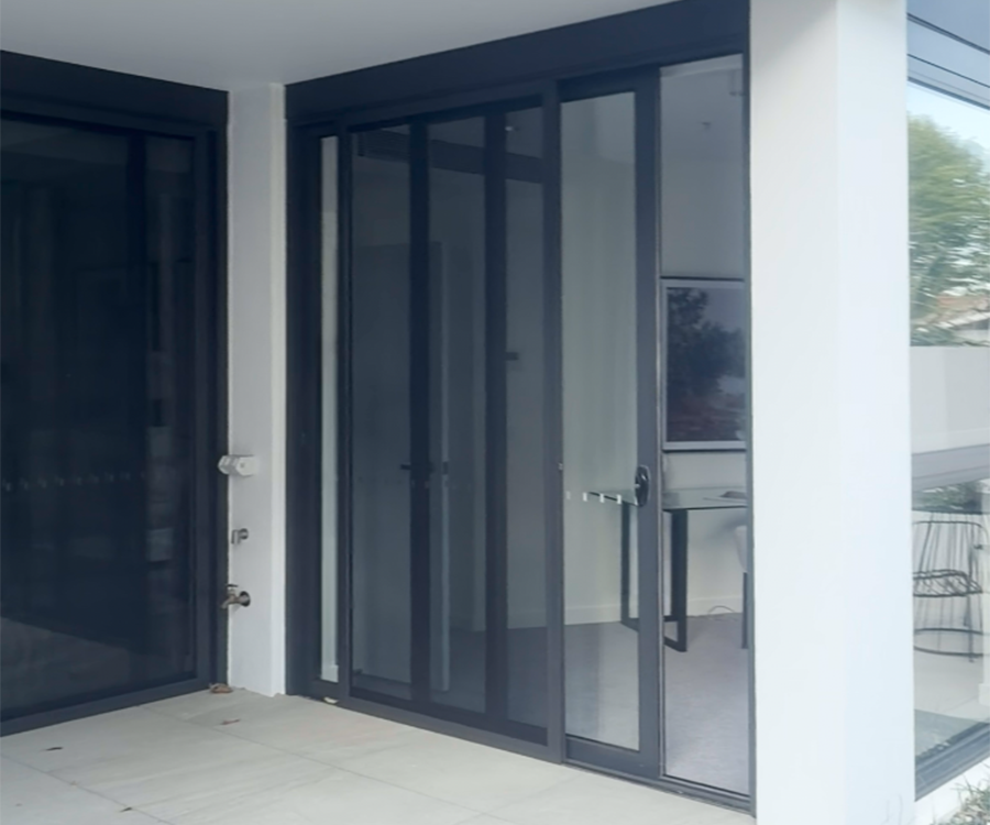 MC140-220 Sliding Door