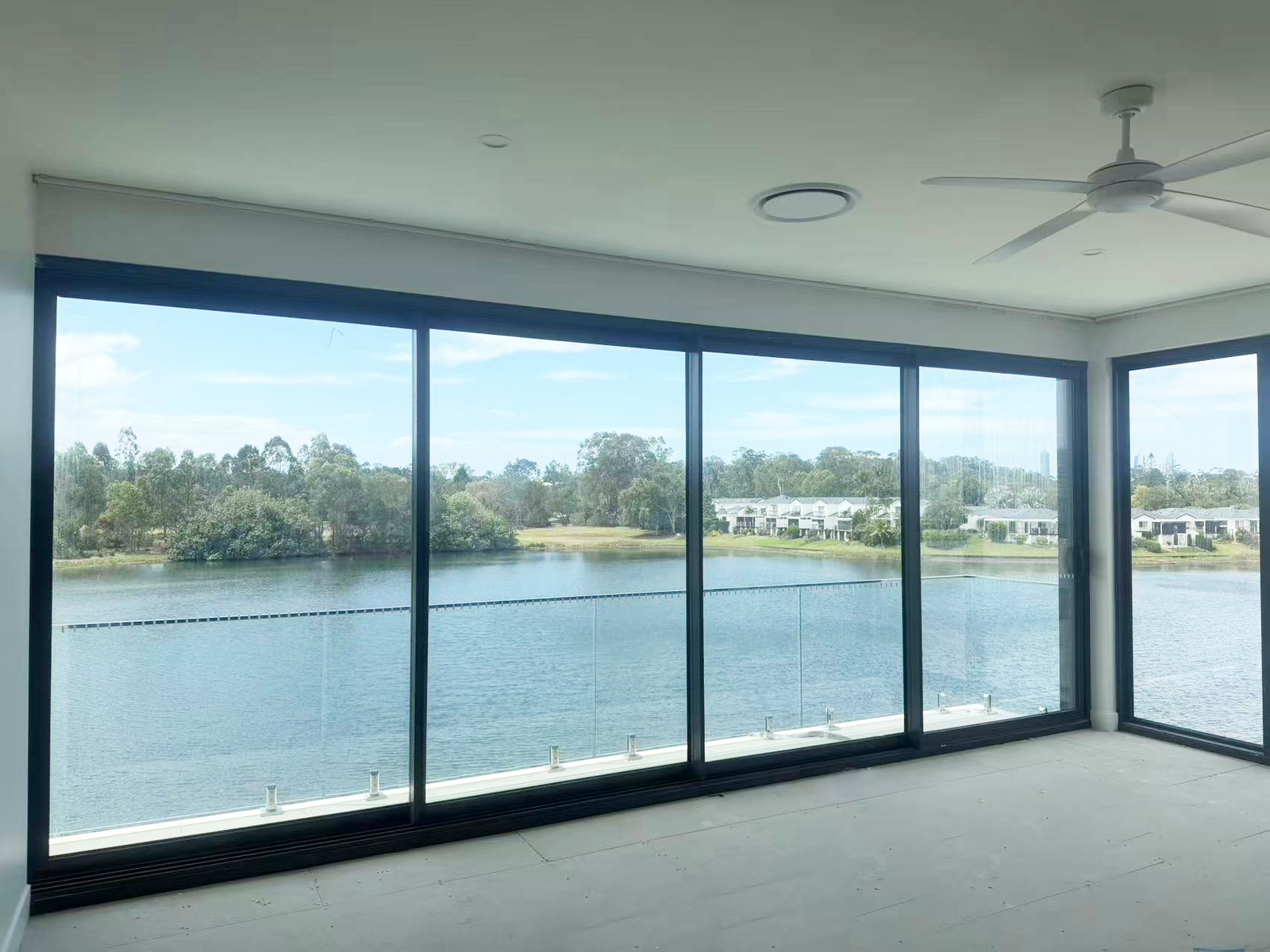MC140-220 Sliding Door